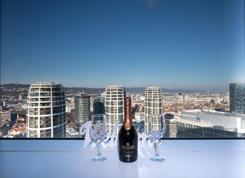 Panoramaview/31Thfloor!/Luxury/Wifi/Parking Lägenhet Bratislava Exteriör bild